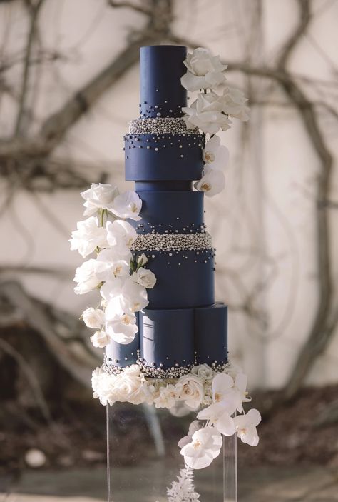 So long champagne and ivory, navy and white are the new neutrals Navy Bouquet Wedding, Neutral Wedding Color Palette, Navy Bouquet, New Neutrals, Neutral Wedding Colors, Neutral Wedding, Event Planning Design, England Wedding, Wedding Color Palette