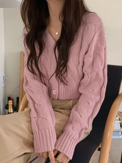 Pink Cardigan Outfit, Pink Sweater Outfit, Cardigan Rosa, Light Pink Sweaters, Cardigan Design, Ținută Casual, Cardigan Outfits, Pink Cardigan, Pink Outfits