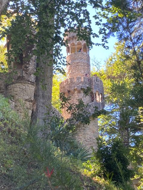 Located at Quinta De Regaleira in Sintra Portugal, we found this breathtaking tower right out of storybooks. #historicalromance #rapunzeltower #storybook #fairytale #medieval #medievalcastle #fantasy #royalcore #aesthetic #castles Rapunzel Castle, Tangled Tower, Princess Tower, Real Life Rapunzel, Royalcore Aesthetic, Rapunzel Tower, Alice In Wonderland Drawings, Medieval Aesthetic, Fairytale Aesthetic