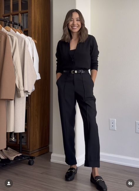 Black Slacks Outfit, Black Trousers Outfit, Cropped Pants Outfit, Trousers Women Outfit, Slacks Outfit, Smart Casuals, Job Interview Outfit, Womens Business, Formal Workwear