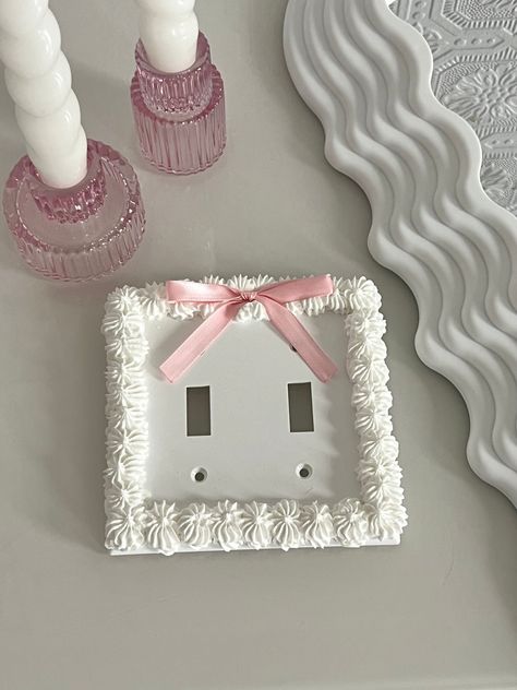 Spice up your home with our Coquette Bow Cake Wallplate Cover! Fits for 2 toggle light switch!  🎀 Made to order: Please allow 72 hours to create and ship! 🎀 🧁Please avoid getting Faux Cake Frosting wet or applying hard pressure / weight 🧁 🌈 Color customization: Send us a message to request a new color or pattern! 🌈 *Comes with one 5 inch wallplate and hardware per order* Coquette Light Switch Cover, Things For Apartment, Coquette Bathroom, Coquette Home, Faux Cake, Bow Cake, Dream Bedroom Inspiration, Coquette Room Decor, Bow Cakes