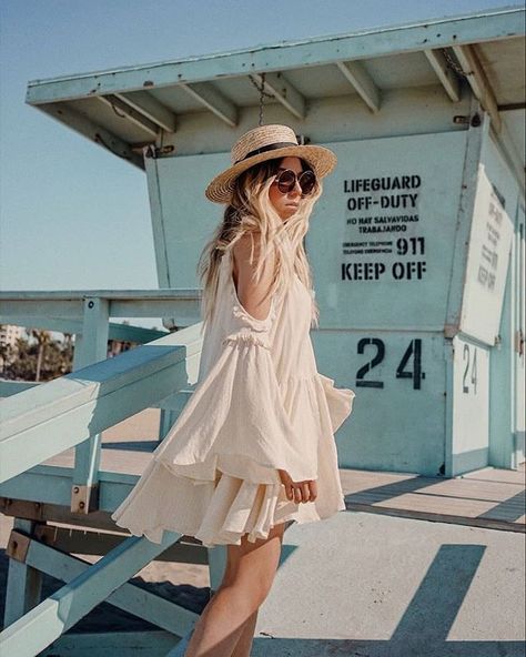 California crush @whitneybearr wearing @spell_byronbay Florence Mini Dress. Caravan Life, Spell Dresses, Spell Designs, Oversized Sleeves, Vintage Girl, Fashion Boho, Style Crush, The Bohemian, Oversized Sunglasses