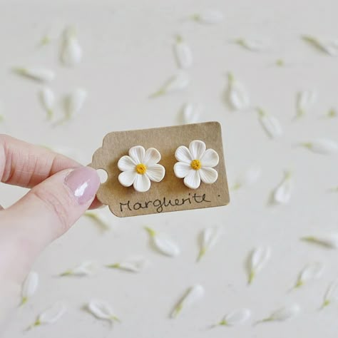 Polymer Clay Earring Patterns, Small Clay Earrings, Clay Jewellery Handmade, Clay Charms Kawaii, Flower Earrings Diy, Diy Crafts Earrings, Clay Flower Jewelry, Diy Jewelry To Sell, Felt Flowers Diy