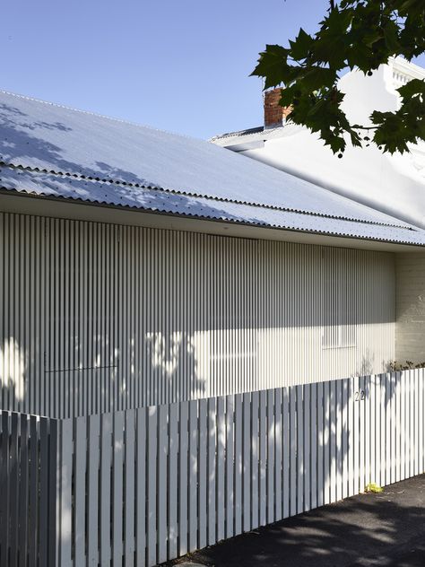 Gallery of Fitzroy North House 02 / Rob Kennon Architects - 9 Rob Kennon, Abstract Silhouette, Timber Battens, Timber Slats, Wall Borders, Garden Architecture, Inner City, Local Design, Australian Design