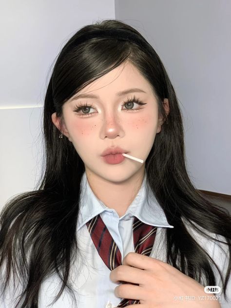 Passport Makeup Look, Makeup Look Douyin, Passport Makeup, Douyin Makeup, Simple Makeup Looks, Girls Makeup, Korean Makeup, Simple Makeup, Ulzzang Girl