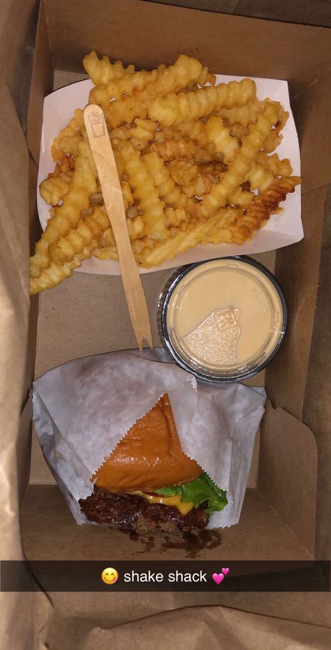 Shake shack Shake Shack Aesthetic, Fast Food Drinks, Soul Food Dinner, Shake Shack, Food Street, Food Babe, Cheesy Recipes, Healthy Lifestyle Food, Food O