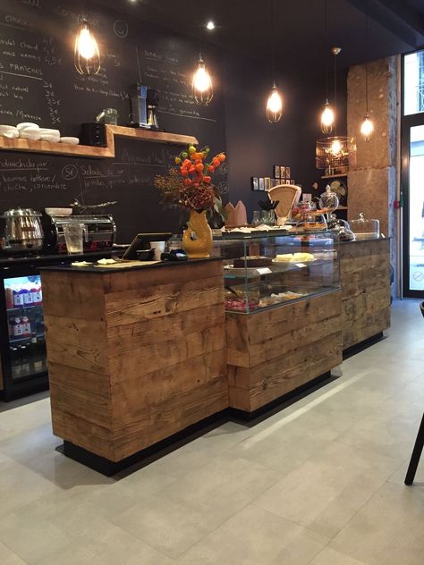 Rustic Coffee Shop Interior Design, Cafe Interior Vintage, Restaurant Design Rustic, Rustic Coffee Shop, Coffee Shop Counter, Cafe Display, Bakery Interior, Rustic Cafe, Coffee Shop Business