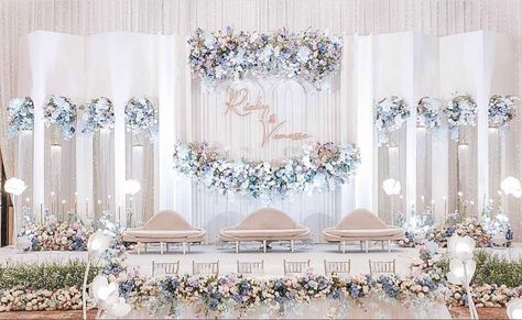 Dekorasi Pernikahan Modern Wedding Decorations, Pelaminan Modern Wedding, Indoor Stage Decorations Wedding, Dekor Pelaminan Modern, Dekorasi Wedding Indoor, Luxury Wedding Decor Backdrops, Wedding Stage Backdrop Elegant, Pelaminan Aesthetic, Wedding Stage Decorations Elegant