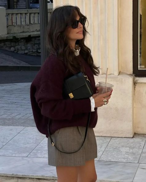 Academia Hairstyle, Dark Academia Look, Social Media Landscape, Brown Socks, Dark Academia Outfits, Dark Academia Outfit, Dark Academia Style, Burgundy Bag, Academia Outfits