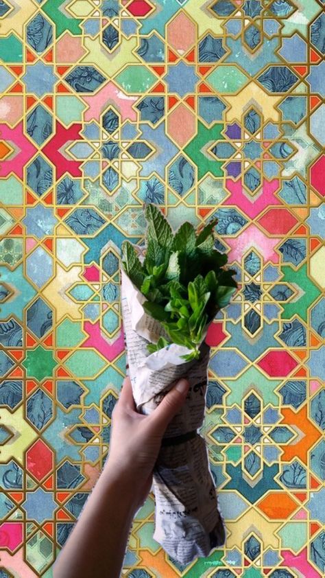 Une main qui tient un bouquet de menthe sur du zellij marocain Morrocan Aesthetic, Moroccan Wallpaper, 200k Followers, Moroccan Aesthetic, Arabian Food, Arabian Art, Arab Culture, Moroccan Art, Food Painting