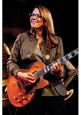 Susan Tedeschi Guitar Woman, Susan Tedeschi, Tedeschi Trucks Band, Rock And Roll History, Music Rooms, Blues Musicians, Women Of Rock, Guitar Girl, Music Station