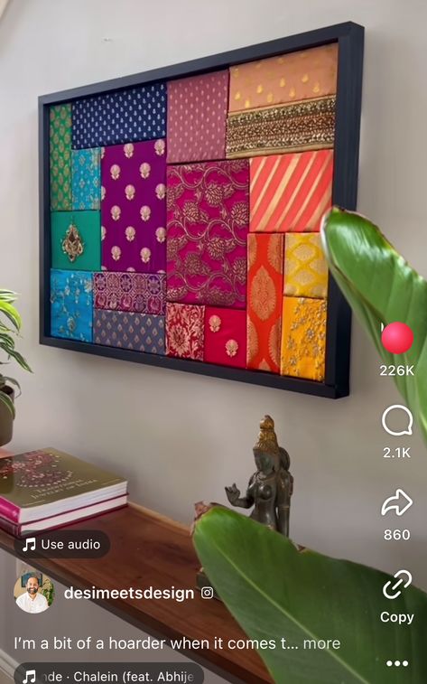 Ideas For Frames On Wall, Wall Art Frame Ideas, Canvas Frames On The Wall, Traditional Indian Wall Art, Diy Fabric Art Wall, Saree Shop Interior, Leaving Room Design, Fabric Wall Art Ideas, Traditional Home Decor Ideas