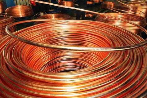 How To Work With Flexible Copper Tubing (Uncoil, Cut & Bend!) Copper Tubing Yard Art, Copper Tubing Projects, Copper Pipe Art, Copper Diy Projects, Plant Setup, Circular Loom, Infrastructure Development, Wire Bending, Floristry Design