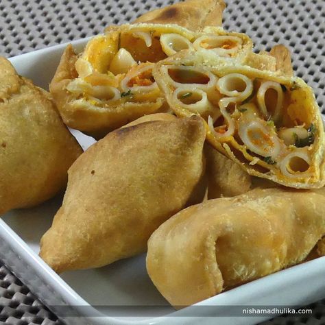 Macaroni cheese samosa is really scrumptious dish and your kids will relish eating them for sure. Recipe in English- http://indiangoodfood.com/615-macaroni-cheese-samosa.html ( copy and paste link into browser) Cheese Samosa, Pasta Cheese, Samosa Recipe, Cheese Stuffed, Easy Snack Recipes, Eating Food, Macaroni Cheese, Cheese Pasta, English Food