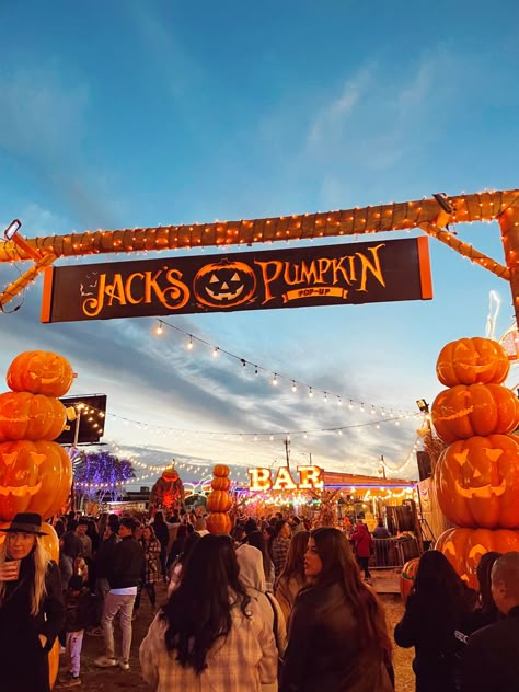 Jacks Pumpkin Pop Up Chicago, American Halloween Aesthetic, Halloween Festival Aesthetic, Chicago Fall Aesthetic, Fall Festival Aesthetic, Neon Halloween Aesthetic, British Halloween, Halloweentown Aesthetic, Halloween In America