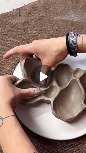 Hand Building With Porcelain, Hand Molded Pottery Ideas, Ceramic Owls Pottery Ideas, Pottery Ideas Handbuilt Beginners, Beginner Handbuilding Pottery, Hand Building Pottery Ideas Inspiration, Pinch Ceramics Ideas, Hand Built Ceramics Ideas, Ceramics Hand Building