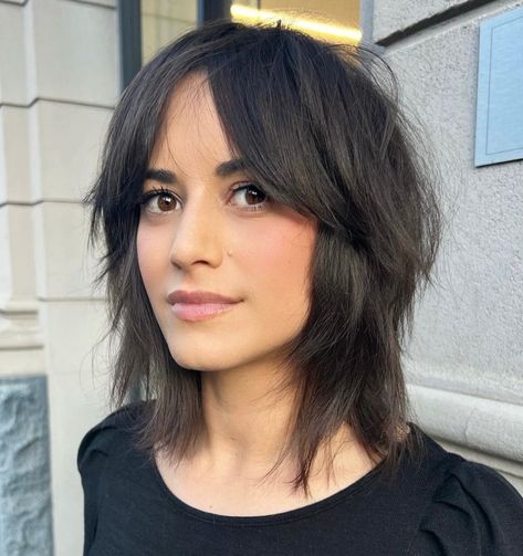 Womens Short Hair With Curtain Bangs, Shaggy Bob Hairstyles Straight Hair, Long Bob Thinning Hair, Shoulder Length Hair Cuts With Layers Straight Curtain Bangs, Short Shag Hairstyles No Bangs, Shaggy Medium Haircut, Shag Bob Haircut For Fine Hair, Shaggy Short Hair Wolf Cut, Shag Hairstyles Medium No Bangs