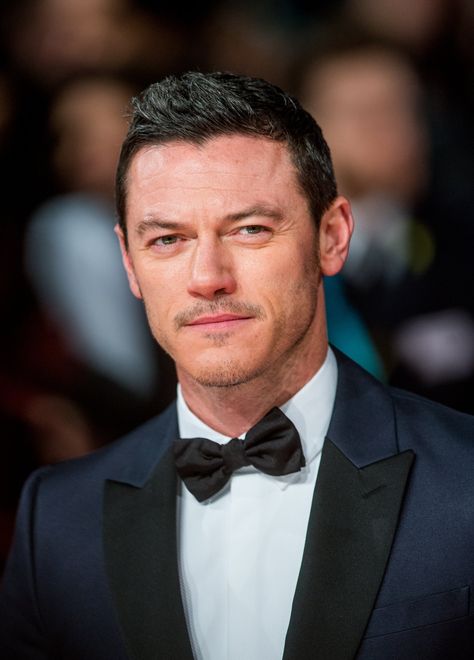 These Steamy Luke Evans Pictures Will Make You Crank the AC Up to Full Blast Luke Evans Actor, James Bond Actors, Ryan Guzman, Taylor Kitsch, Actors Male, Travis Fimmel, Joe Manganiello, Disney Live Action, Luke Evans