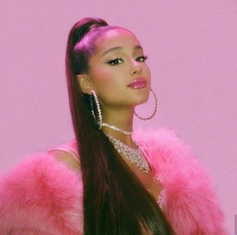 Ring Photoshoot, Love Emoji, Ariana Grande Images, Ariana Grande Perfume, Thank U Next, Ariana Grande Outfits, Ariana Grande Fans, Ariana Grande Style, Ariana Grande Photoshoot