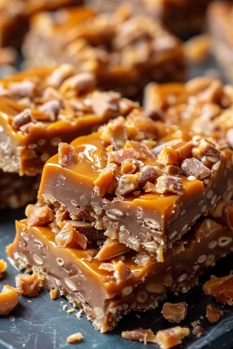 These Butterfinger Caramel Crunch Bars combine layers of caramel, chocolate, and crushed Butterfinger candy on a graham cracker crust. With just 10 minutes of prep, this easy dessert is perfect for holidays, parties, or anytime you need a sweet treat! Rich, crunchy, and full of flavor, these bars will be a hit with friends and family. Save this pin and try them out today! 🍫🍬 Graham Cracker Dessert, Crunch Bars Recipe, Easy Christmas Candy Recipes, Butterfinger Candy, Easy Apple Crisp Recipe, Crunch Bars, Toffee Candy, Caramel Crunch, Caramel Bars