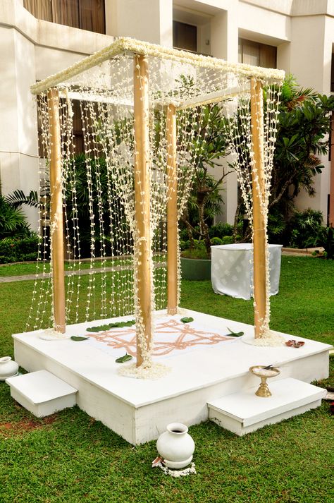 The traditional poruwa was decorated with jasmine flowers at Ayanthi and Asela's outdoor wedding held at Cinnamon Grand Colombo's Ansagna garden. Outdoor Poruwa Designs Sri Lanka, Jasmine Flower Decorations Ideas, Wedding Poruwa Design, Bengali Mandap, Sri Lankan Wedding Decorations, Poruwa Designs Sri Lanka, Bengali Wedding Mandap, Poruwa Decorations, Goad Bharai