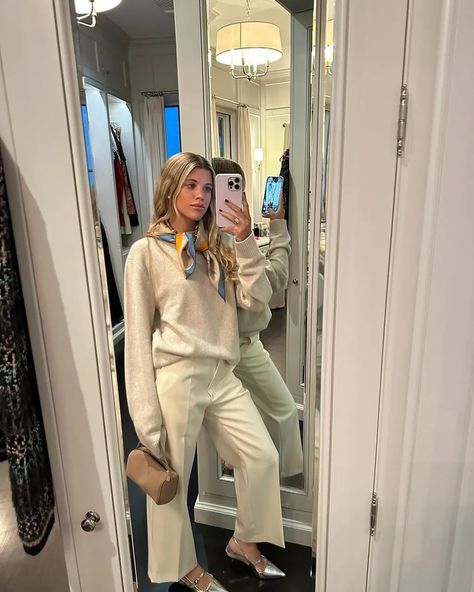 Sofia Richie and French Girls Love the Neck-Scarf Trend | Who What Wear Neck Scarf Fall Outfit, Scarf On The Neck Outfit, French Outfit Summer, Outfits With Headbands, Sofia Richie Outfits, Neck Scarf Outfit, Sofia Richie Style, Sofia Richie Grainge, Elegant Fits