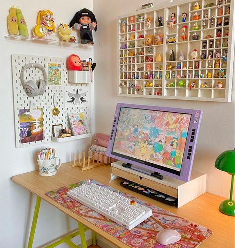 Pegboard Pc Setup, Desktop Setup Aesthetic, Digital Art Setup, Pegboard Aesthetic, Artist Setup, Desktop Inspiration, Art Workspace, Pastel Desk, Ikea Pegboard