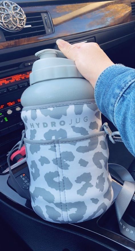 Gallon Water Challenge, Hydro Jug, Workout Barbie, Motivational Bottle, Half Gallon Water Bottle, Healthy Water Drinks, Gallon Water Bottle, Portable Water Bottle, Cute Cups