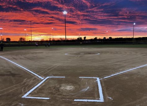 Sunset Softball Field, Fastpitch Softball Drills, Softball Aesthetic, Softball Field, Vision Board Success, Softball Drills, Softball Quotes, Baseball Park, Softball Pictures