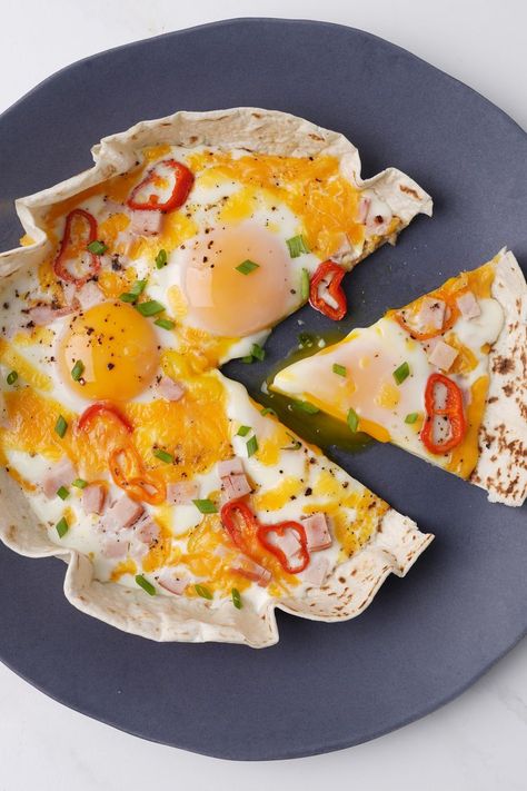 Breakfast Pizza Recipes, Egg Pizza Breakfast, Airfryer Breakfast, Breakfast Tortilla, Breakfast Pizza Recipe, Healthy Low Carb Dinners, Tortilla Pizza, Breakfast Pizza, Low Carb Dinner Recipes