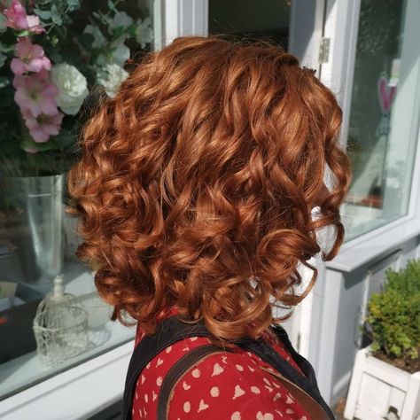 Nuala Morey Hair & Beauty’s Instagram profile post: “A beautiful curly transformation by Georgia  #curly #curlyhair# ukcurly#curlynaturalhair#curlyhairstyles #curlycommunity #curlyhairkillas#…” Short Auburn Curly Hair, Auburn Hair Color Curly, Curly Red Bob, Short Curly Ginger Hair, Dark Ginger Curly Hair, Red Short Curly Hair, Short Red Curly Hair, Curly Auburn Hair, Auburn Curly Hair