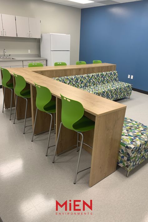 Innovative Learning Spaces, Classroom Meeting Area, High School Lounge Area, Active Learning Classroom Design, Collaborative Office Space Design, Learning Spaces Design, Adult Classroom Design, Flexible Classroom Design, Community Room Design