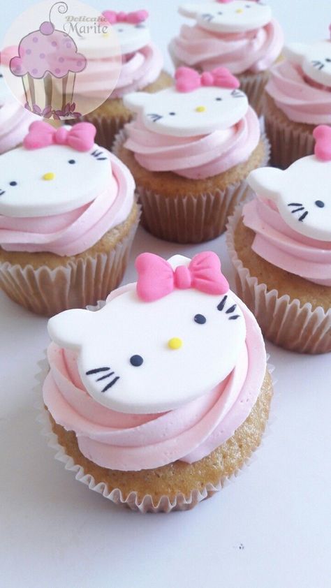 Gateau Hello Kitty, Hello Kitty Treats, Hello Kitty Cake Ideas, Pastel Hello Kitty, Tort Hello Kitty, Ideas Para Decorar Una Fiesta, Ideas Para Cumpleaños, Bolo Da Hello Kitty, Cake Hello Kitty