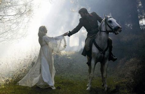 Kurt Seyit And Sura, Costume Couple, Kivanc Tatlitug, Fantasy Photography, Poses References, Historical Drama, Fantasy Aesthetic, Arte Fantasy, 판타지 아트