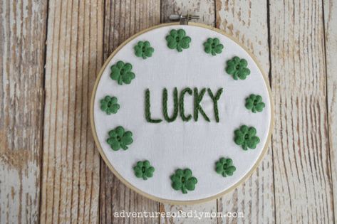 Easy Embroidery for St. Patty's Day with shamrocks Pipe Cleaner Crafts, Easy Embroidery, Mom Diy, Different Holidays, Embroidery Supplies, Hand Embroidery Pattern, Seasonal Crafts, Online Pattern, Lace Flower