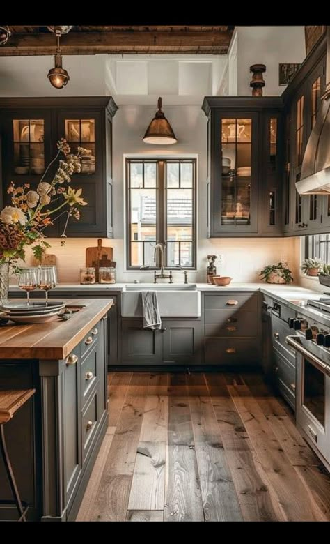 Kitchen Floor Tiles Ideas Farmhouse, Charcoal Grey Kitchen Cabinets Farmhouse, Small Farmhouse Modern Kitchen, Kitchen Ideas Wood Floor, Kitchen Design Neutral Colors, Gray Wood Cabinets Kitchen, Kitchen Ideas For Cabin, Farmhouse Open Plan Kitchen, Rustic Transitional Kitchen