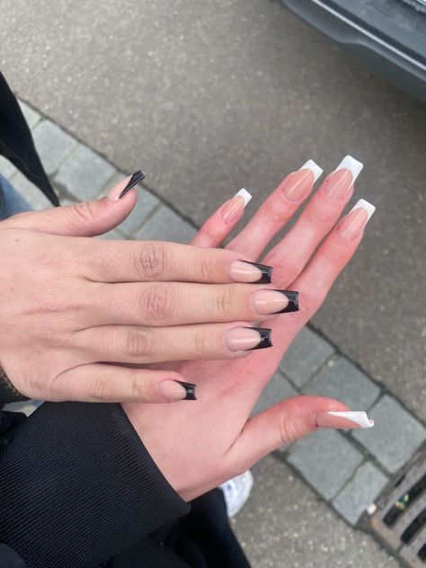 Pretty Black And White Nails, Nail Inspo That Match Everything, Acrylic Nails Black And White Tips, Black And White Nail French Tip, Nail Art Black French Tips, Nails For 2 Best Friends, Matching Nails With Bff Simple, Matching French Tip Nails Friends, Nails For 3 Friends