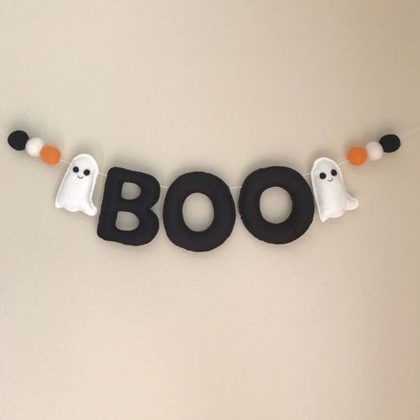 Felt Halloween Garland, Halloween Felt Crafts, Halloween Bunting, Halloween Party Decoration, Adornos Halloween, Halloween Garland, Felt Halloween, Halloween Door Decorations, Scary Halloween Decorations