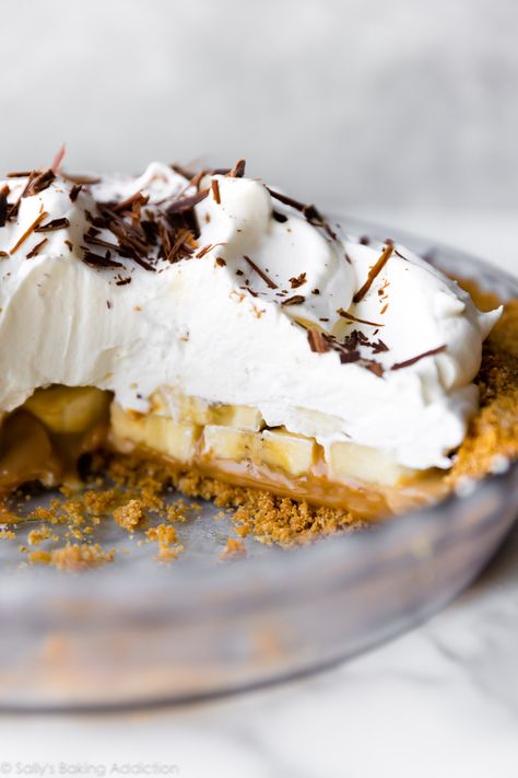 Banoffee Pie Recipe | Sally's Baking Addiction Easy Banoffee Pie, Vegan Banoffee Pie, Banoffee Pie Recipe, Thanksgiving Pie Recipes, Baking Recipes Pie, Sweet Whipped Cream, British Desserts, Sally's Baking, Banoffee Pie