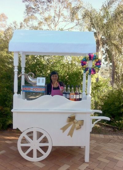 Snow Cone Machine Parties, Snow Cone Cart, Vintage Carts, Food Cart Business, Kona Ice, Snow Cone Stand, Snack Machine, Snow Cone Machine, Lolly Buffet