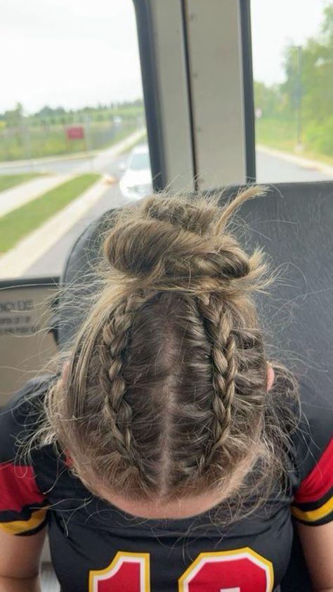 Volleyball Ball Hairstyles, Braid In Back Of Hair, Braid Volleyball Hairstyles, Hair Inspo Volleyball, Braid Soccer Hairstyles, Cute Hairstyles Volleyball, How To Do Fishtail Braids, V Ball Hairstyles, Hair Styles Basketball