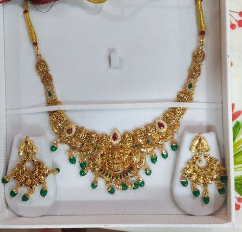 Lakshmi Gold Necklace, Laxmi Devi Earrings Gold, Lakshmi Devi Necklace Designs Gold, Lakshmi Devi Choker Designs, Lakshmi Devi Locket Gold, Gold Bracelet Simple, Gold Mangalsutra, Chandbali Earrings, Gold Jewelry Simple