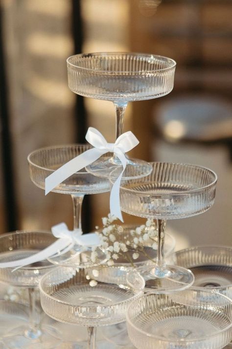 Bridal Shower Pearls And Prosecco Theme, Pearl Tablescape, Pearl Wedding Aesthetic, Pearls And Prosecco Bridal Shower Theme Decor, Pearls And Prosecco Theme Bridal, Diamonds And Pearls Theme Birthday, Pearl Theme Wedding, Engagement Dinner Decorations, Prosecco And Pearls Bridal Shower Theme