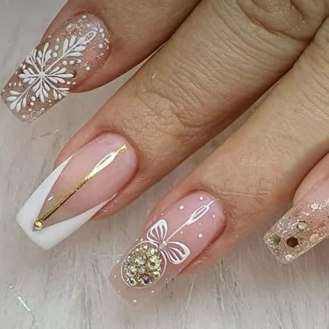 35+ Stunning White Christmas Nail Designs You'll Love - Purfect Sunday White Christmas Nail Designs, Nail Noel, Uñas Aesthetic, Classy Nail Art Ideas, Romantic Nails, Christmas Gel Nails, Short Square Acrylic Nails, Uñas Acrilicas, Short Acrylic Nails Designs