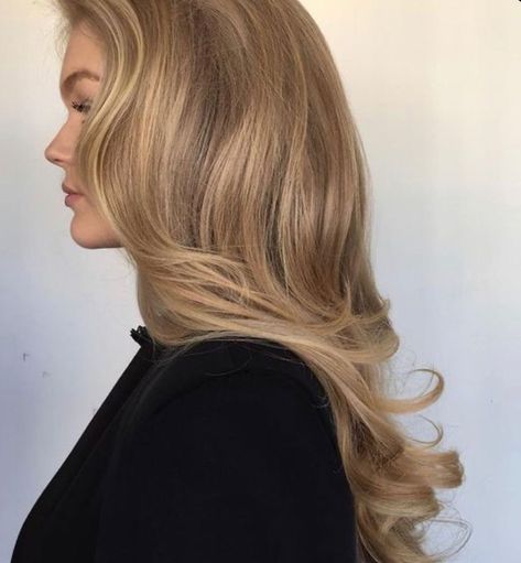 Neutral Golden Blonde Hair, Amanda Seyfried Hair Color, Golden Blonde Toner, Hazel Blonde Hair, Warm Autumn Hair Color Blonde, Golden Blonde Hair Balayage, Golden Dirty Blonde Hair, Warm Tone Blonde, Serena Hair