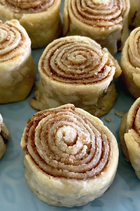 Grandma's Pie Crust Pinwheel Cookies - Just 4 Ingredients Required! Date Pinwheel Cookies Easy, Pinwheel Dessert Recipes, Pie Crust Pinwheel Cookies, Cinnamon Pinwheel Cookies, Pie Crust Cinnamon Pinwheels, Recipes With Premade Pie Crust, Appetizers With Pie Crust, Refrigerated Pie Crust Recipes, Pecan Pinwheels Recipe