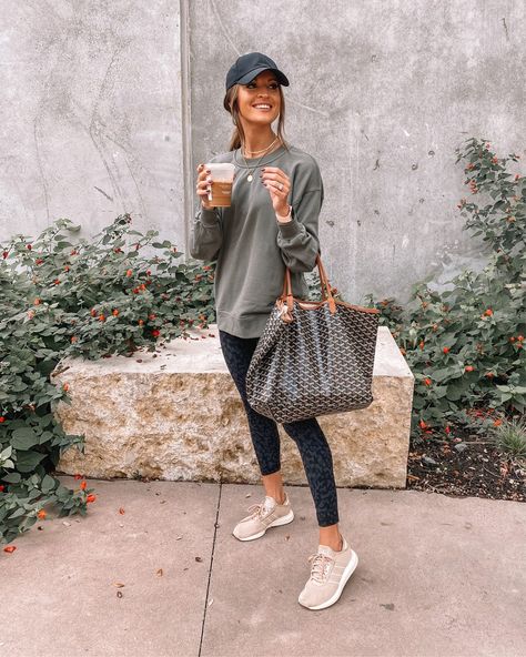 Sports Mom Outfit, Friday Wear, Lauren Kay Sims, Everyday Casual Outfits, Lululemon Outfits, Formda Kal, Athleisure Outfits, Fall Favorites, Sporty Outfits