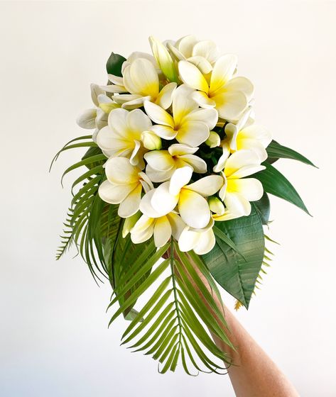 Frangipani/plumeria tropical bouquet. #frangipani #plumeria #tropicalbouquet #frangipanibouquet #bridebouquet #beachwedding #islandwedding #destimationwedding Plumeria Bridal Bouquet, Plumeria Bouquet Wedding, Hawaiian Bridal Bouquet, Hawaii Bouquet, Tropical Bouquet Wedding, Flores Plumeria, Plumeria Wedding, Frangipani Wedding, Plumeria Bouquet