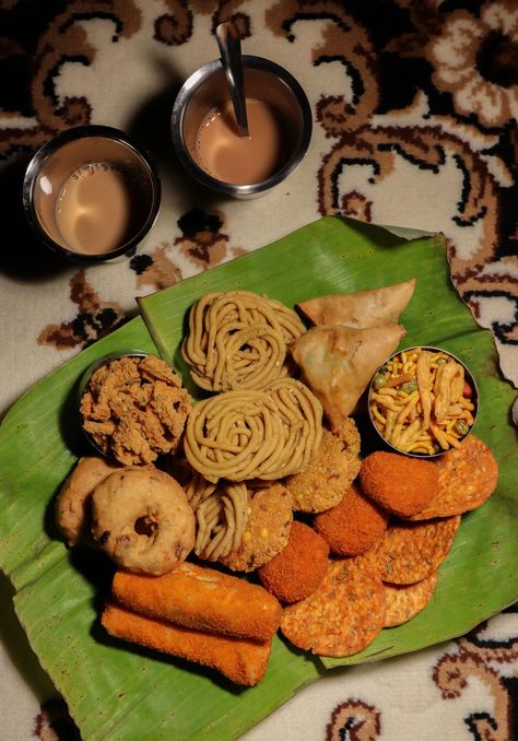 Through carefully composed photography, Mathushaa Sagthidas depicts Tamil culture, traditions and food Tamil Art Culture, Tamil Food, Tamil Culture, Juicy Juice, India Photography, Eat Pray Love, Desi Food, South Indian Food, Sweet Snacks Recipes