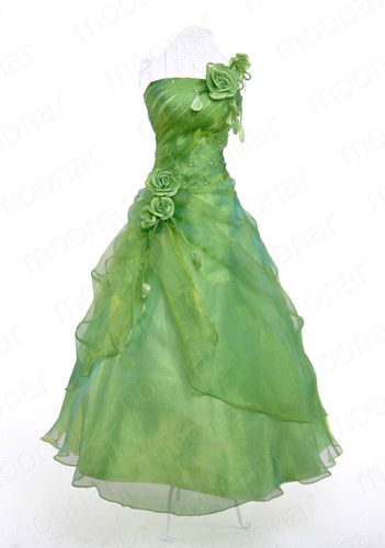 Amazing dress! Reminds me of tinker bell. :D Frocks And Gowns, Amazing Dresses, Sweet 16 Dresses, Dreamy Dress, Gowns Of Elegance, Tinker Bell, Dresses Vintage, Fairy Dress, Formal Dresses Prom